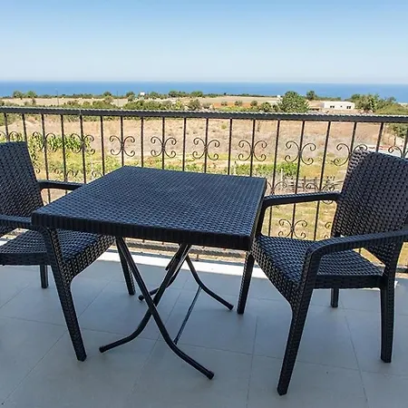 Karpaz Sunset לינה וארוחת בוקר Rizokarpaso