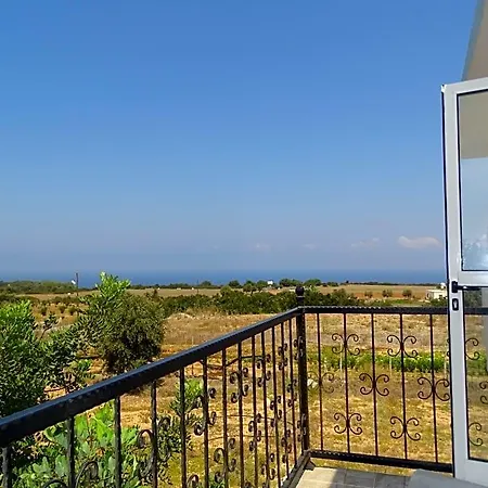 לינה וארוחת בוקר Karpaz Sunset 3*