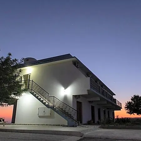 לינה וארוחת בוקר Karpaz Sunset 3*